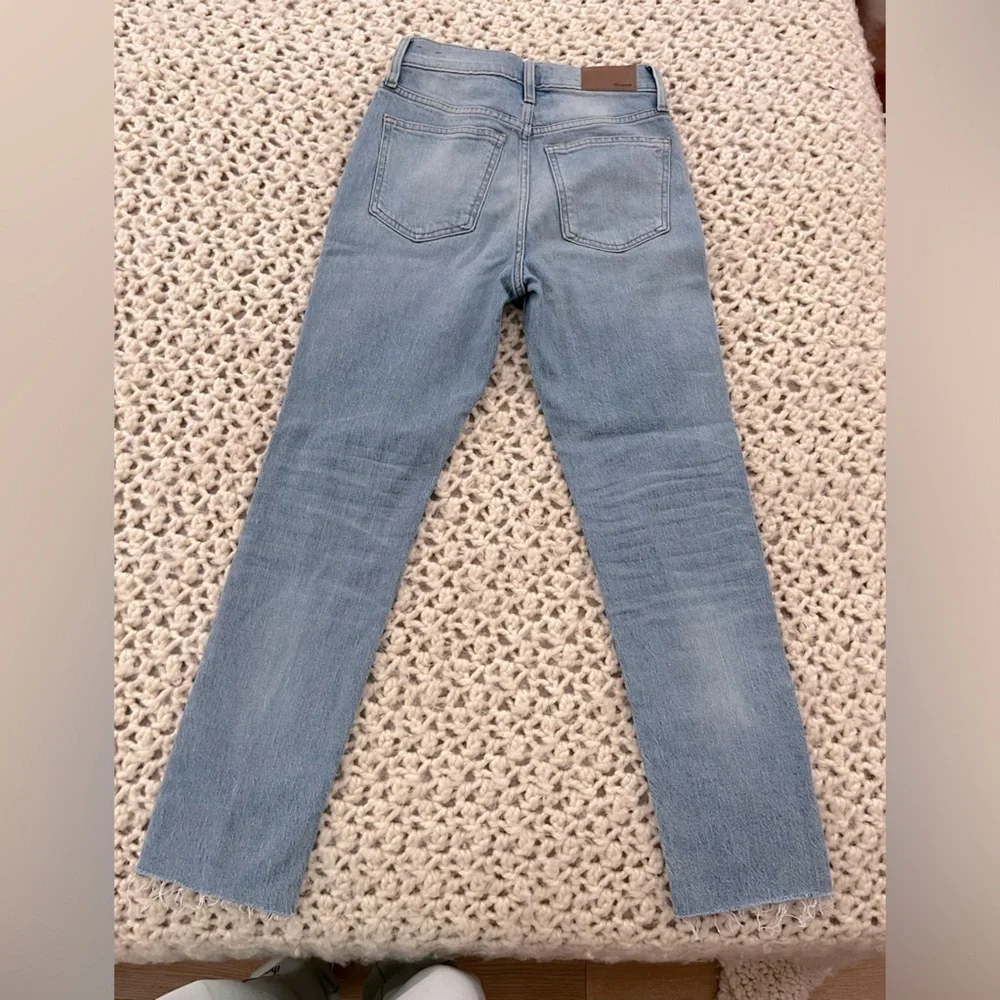The Perfect Vintage Jean in Coney Wash: Destroyed Edition - Picture 8 of 8